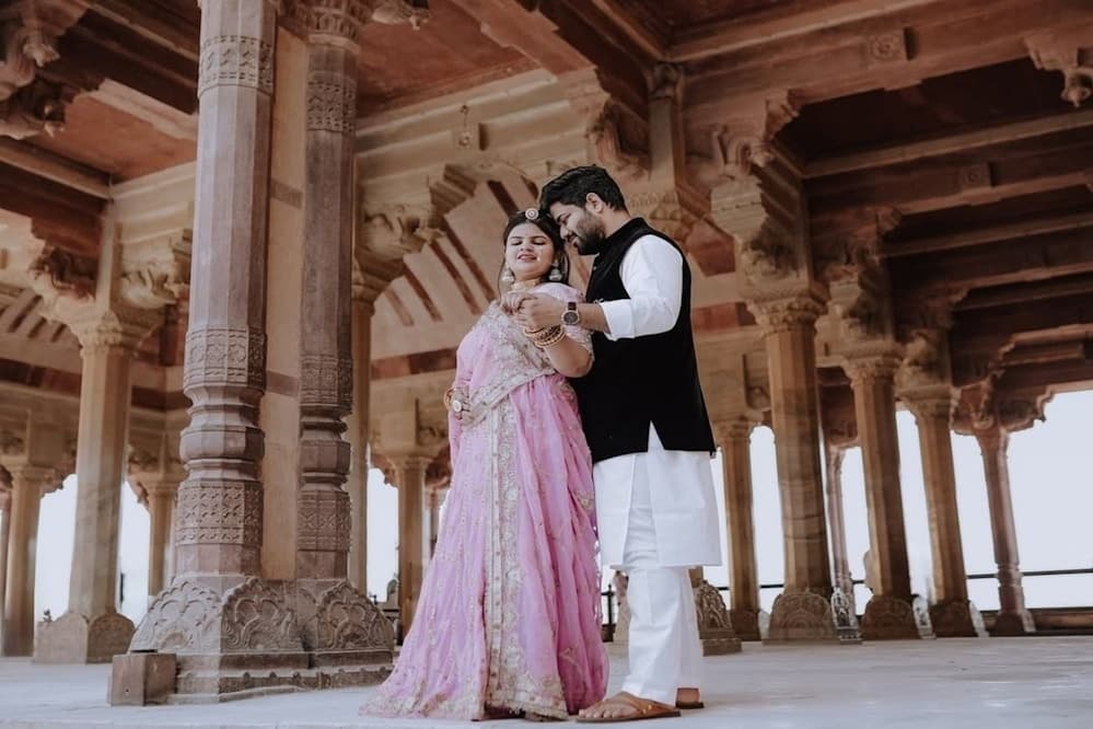 Engagement shoot on dramatic rock formations by the ocean