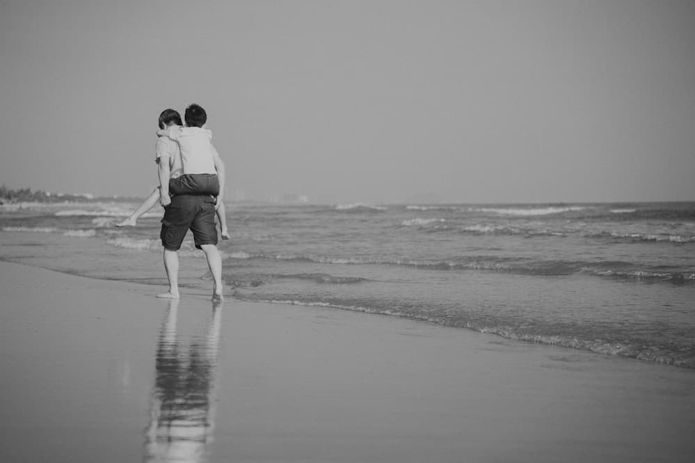 Engagement portraits by a reflective pool with palm trees
